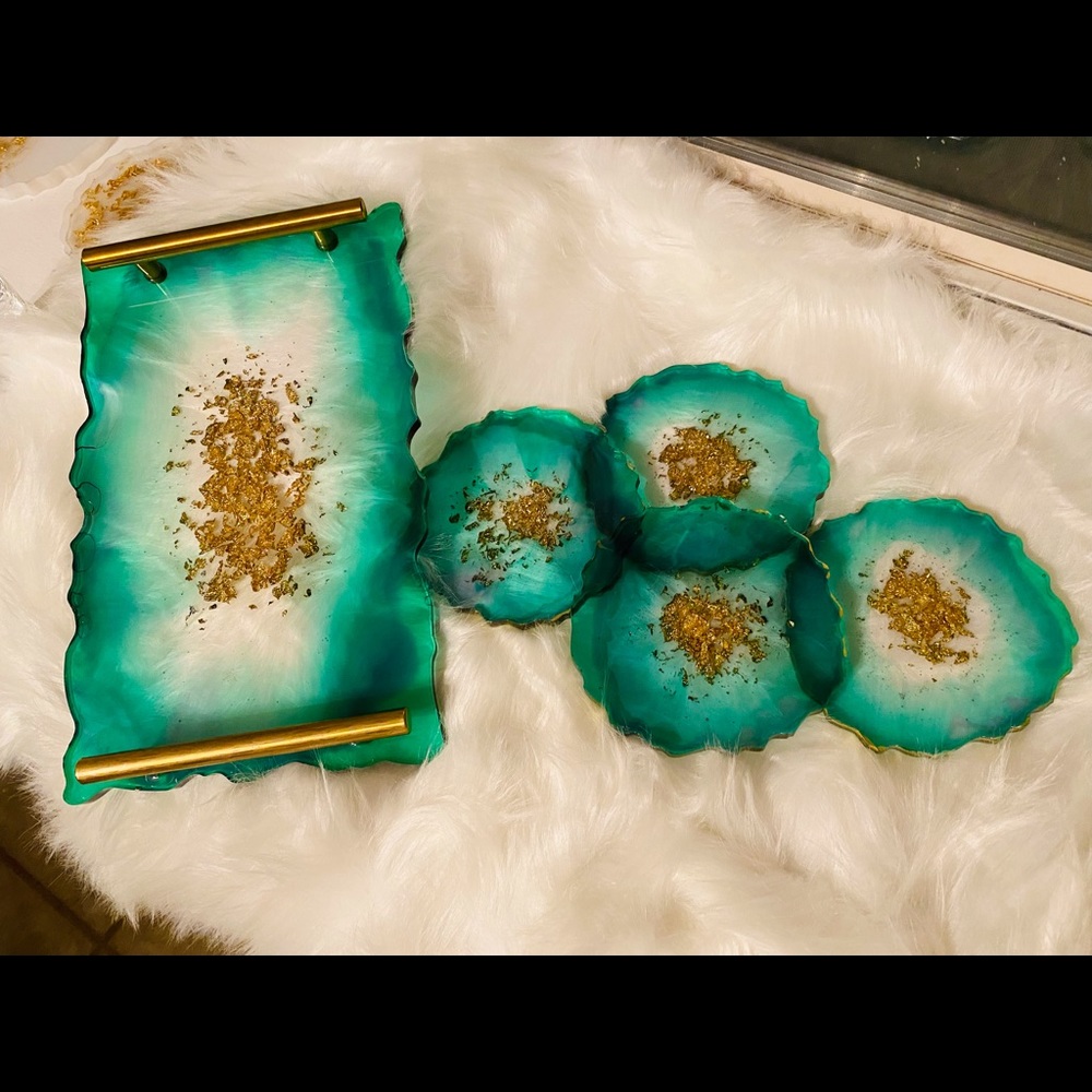 Handmade Green Resin Tray With Handles And Coasters - Picture 5 of 13